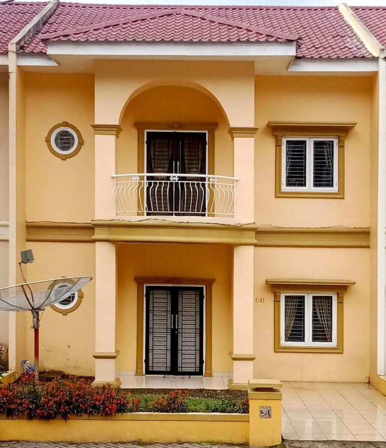 Villa Brastagi Resort Jalan Mimpin Tua Blok C No. 41 Берастагі Екстер'єр фото