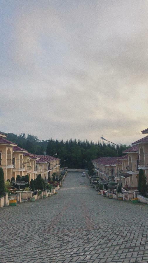Villa Brastagi Resort Jalan Mimpin Tua Blok C No. 41 Берастагі Екстер'єр фото