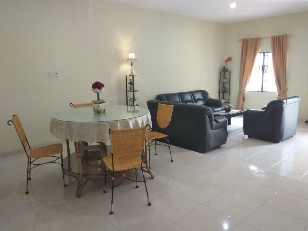 Villa Brastagi Resort Jalan Mimpin Tua Blok C No. 41 Берастагі Екстер'єр фото