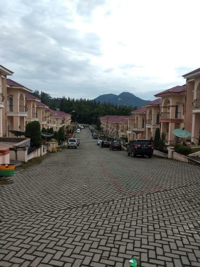 Villa Brastagi Resort Jalan Mimpin Tua Blok C No. 41 Берастагі Екстер'єр фото